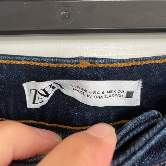 Zara Jeans Cropped Boot Cut Jean in Blue Size 6 Raw Hem Denim - Picture 3 of 4